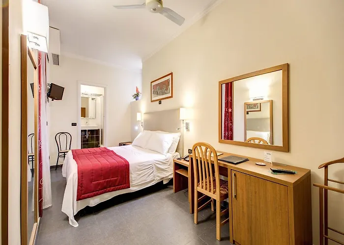 吉欧托弗拉维亚酒店 酒店