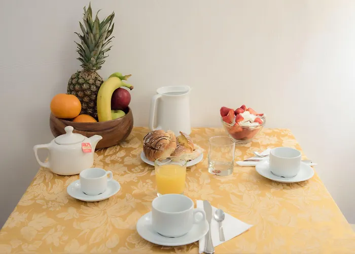 吉欧托弗拉维亚酒店 2*