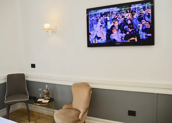 吉欧托弗拉维亚酒店 2*