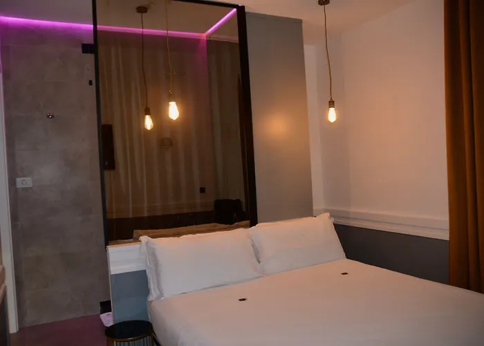 吉欧托弗拉维亚酒店 酒店