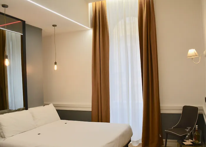 吉欧托弗拉维亚酒店 酒店