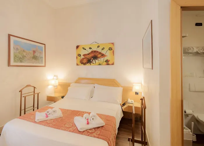 吉欧托弗拉维亚酒店 2*