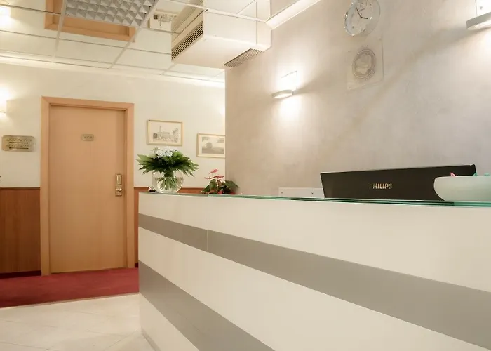 吉欧托弗拉维亚酒店 酒店