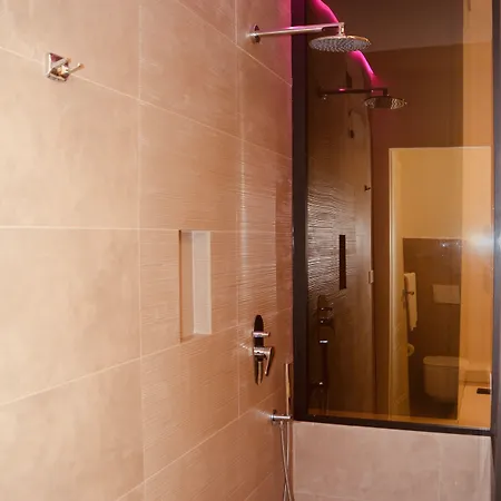 מלון Giotto Flavia 2*
